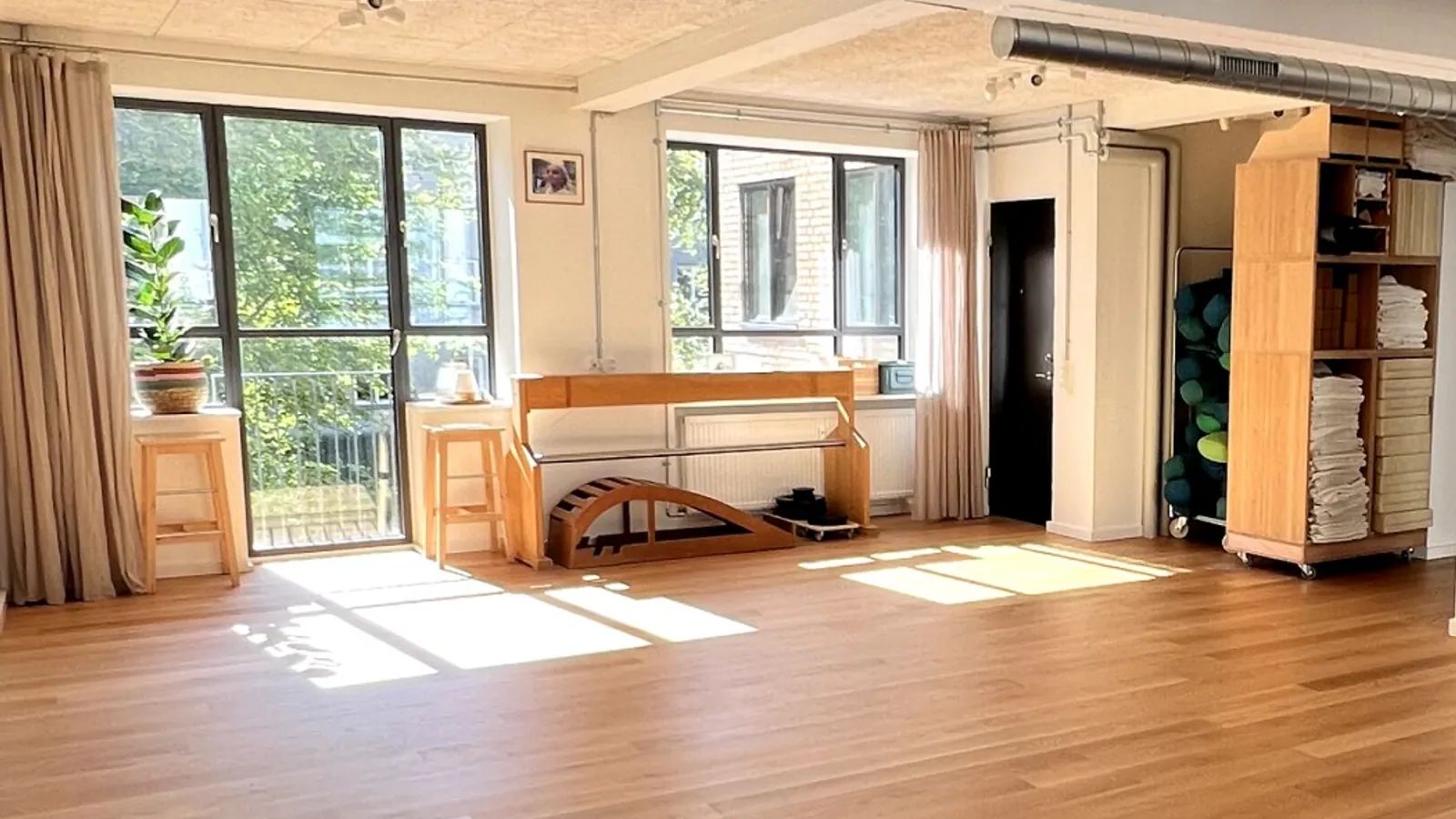 Bright practice room at Yoga ved Søerne